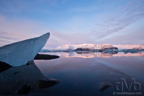 Jökulsárlón glacial lagoon, southern Iceland. December 4th 2012 (10mm, 1/40sec, f/4.5, iso100)