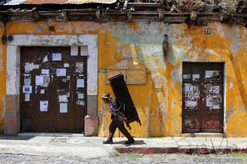 On the streets of Antigua, Guatemala. May 25th 2013 (28mm, 1/250, f/7.1, iso100)