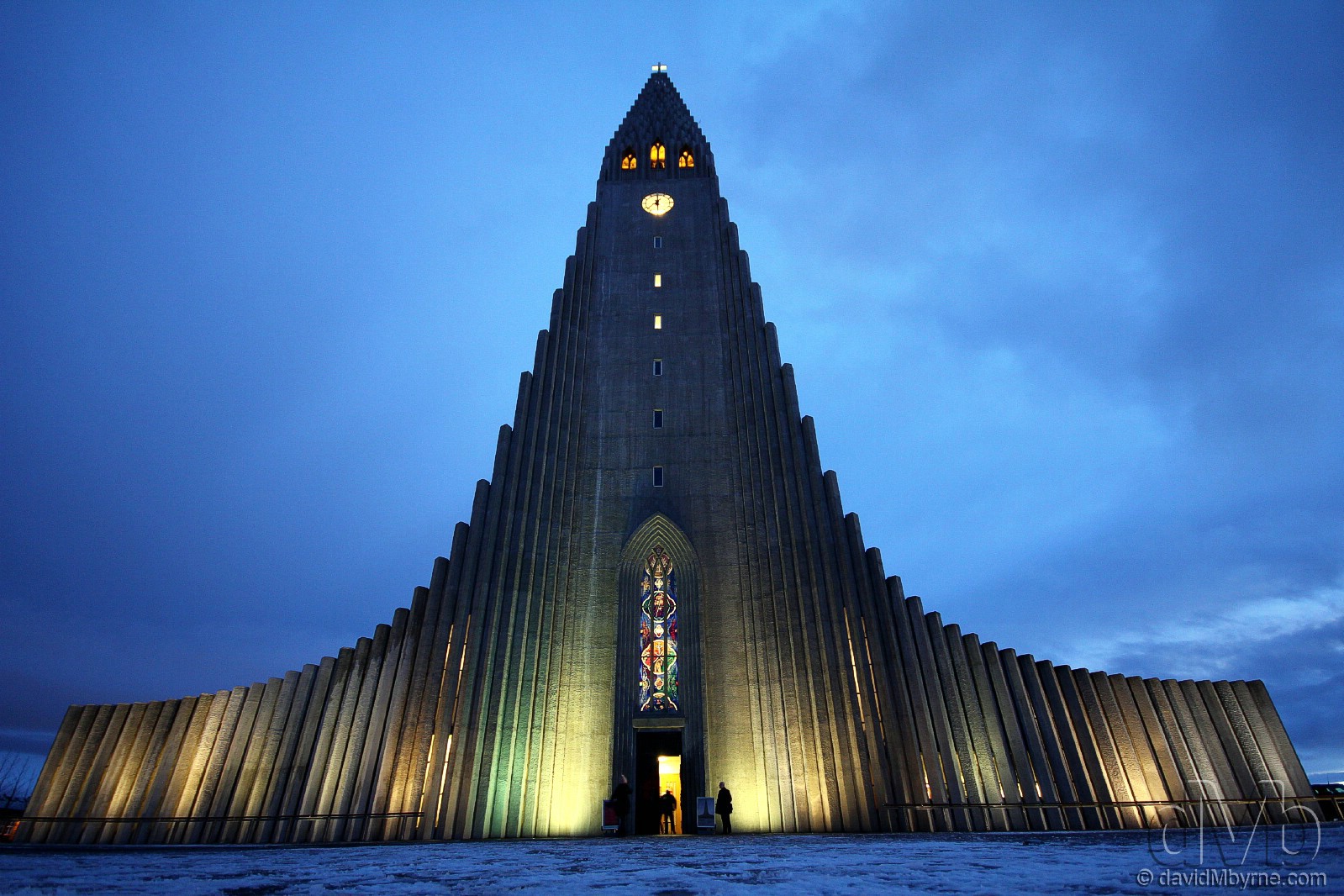 Hallgrímskirkja (Lutheran church) in Reykjavík, Iceland. December 2nd, 2012 (EOS 60D || Sigma 10-20mm || 10mm, 1/5sec, f/5.9, iso640) 