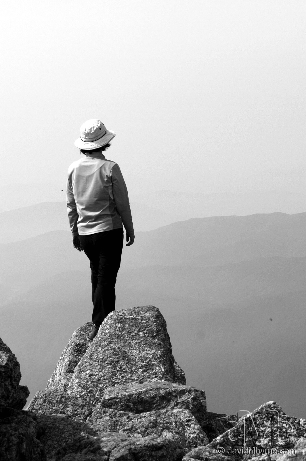 Taking in the view from the summit of Mount Seoraksan in Seoraksan National Park, South Korea. June 28th, 2009 (50mm, 1/1000sec, f/9.0, iso200) 